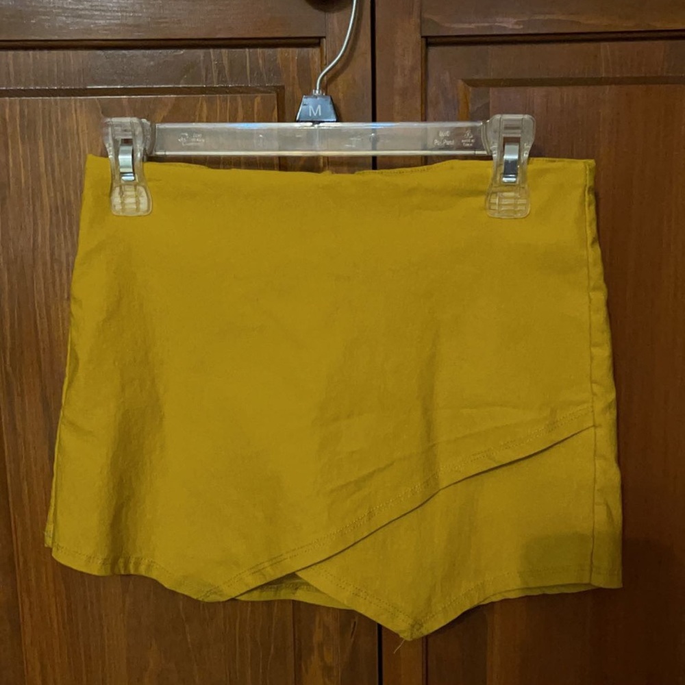 Yellow skort